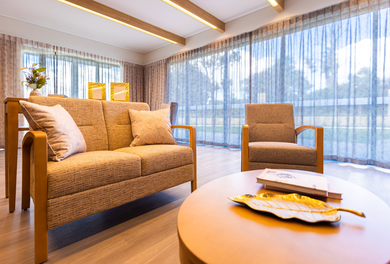 Atama Website Image Regina Low Back Sofa SG822D
