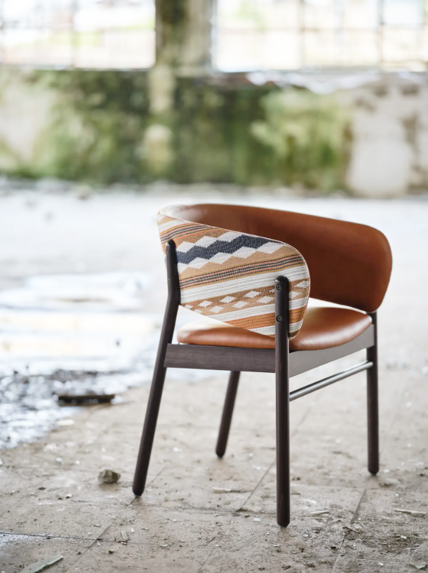 Camille Armchair M1323CUU View