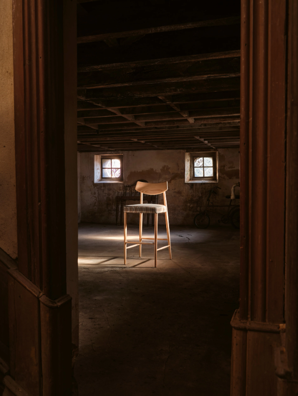 Bizu Barstool M1132UW View